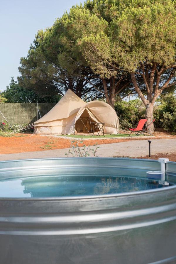 ホテル Glamping La Mimosa Conil コニル・デ・ラ・フロンテラ エクステリア 写真